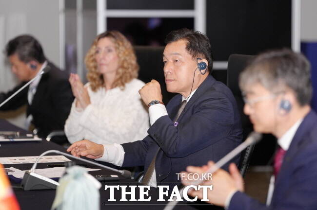 이재준 수원시장이 2025 수원 ITS 아태총회 고위급 회의에 참석하고 있는 모습./수원시
