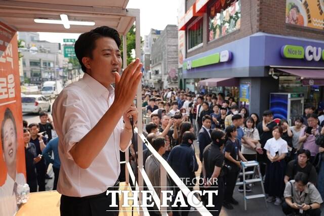 이준석 개혁신당 대선 후보가 현업에 있는 사람들이 보기에 이재명 더불어민주당 대선 후보의 재생에너지 기반 데이터센터는 황당한 이야기라고 주장했다. /개혁신당