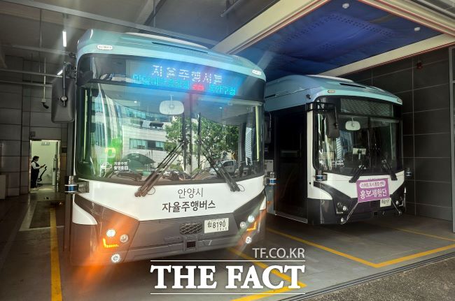 주차한 자율주행버스 전면 모습 /안양=김동선 기자