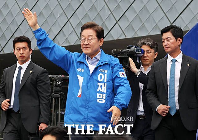 이재명 더불어민주당 대통령 후보는 21대 대통령 선거에서 당선된다면 경제상황 점검을 가장 먼저 지시하겠다고 2일 밝혔다. /배정한 기자