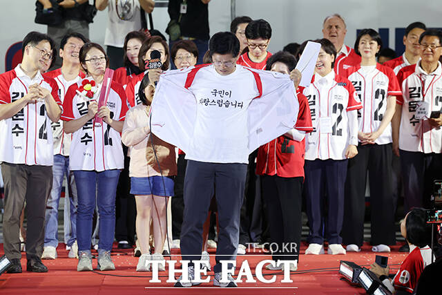 반(反)이재명 정서를 자극해 전통 지지층을 넘어 이번 선거의 판세를 결정 지을 부동·중도층 표심을 잡기 위한 의지로 풀이된다. /뉴시스
