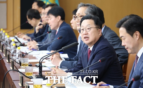 이장우 대전시장이 2일 확대간부회의를 주재하고 있다./대전시