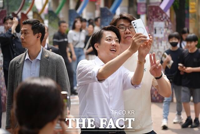 이준석 개혁신당 대선 후보는 선거 유세 마지막 날인 2일 세밀한 조사와 데이터 분석에 따르면, 김문수 후보는 이미 분명히 졌다며 이준석에게 던지는 한 표는 범보수 세력이 젊음을 바탕으로 새로 시작해보라는 투자의 시드머니 한 표라고 지지를 호소했다. /개혁신당