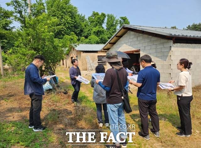 인천도시공사 관계자가 인천시 본청 및 산하 사업소와 군·구 소속 공무원을 대상으로 손실보상 실무교육을 진행하고 있다./인천도시공사