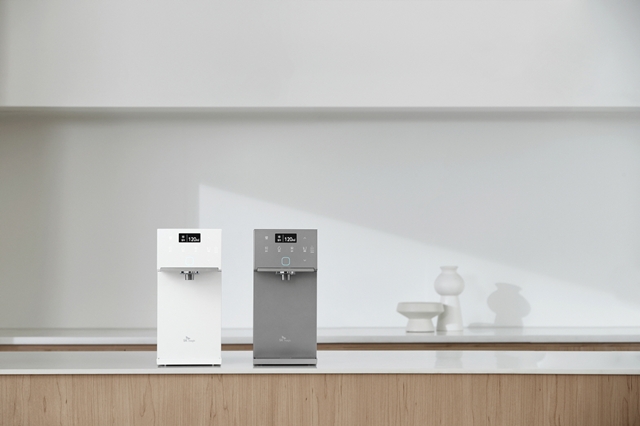 SK매직은 1~2인 가구, 신혼부부 등이 사용할 수 있는 초소형 플러스 직수 정수기를 출시했다고 2일 밝혔다. /SK매직