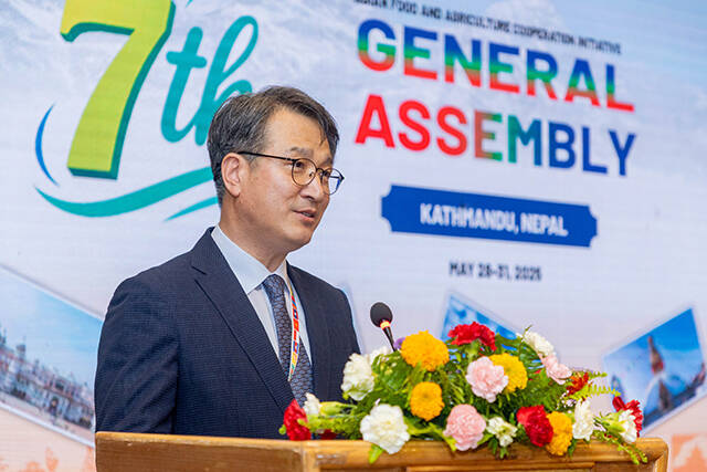 농촌진흥청은 지난달 29일부터 30일까지 네팔 카트만두에서 제7차 한-아시아 농식품 기술협력 협의체(AFACI) 총회를 개최했다고 2일 밝혔다. 사진은 서효원 농진청 차장이 환영사를 하고 있는 모습./농진청