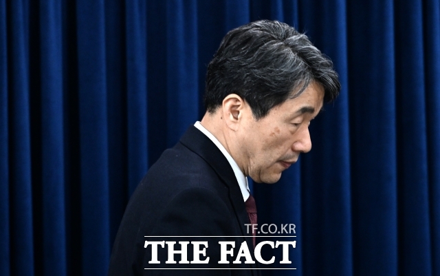 교육부는 2일 정례브리핑에서 이주호 대통령 권한대행 부총리 겸 교육부 장관과 손효숙 리박스쿨 대표와의 연관성에 대해 권한대행이 124명의 정책자문위원을 모두 알고 있는 건 아니다라고 선을 그었다. 사진은 이 권한대행./임영무 기자