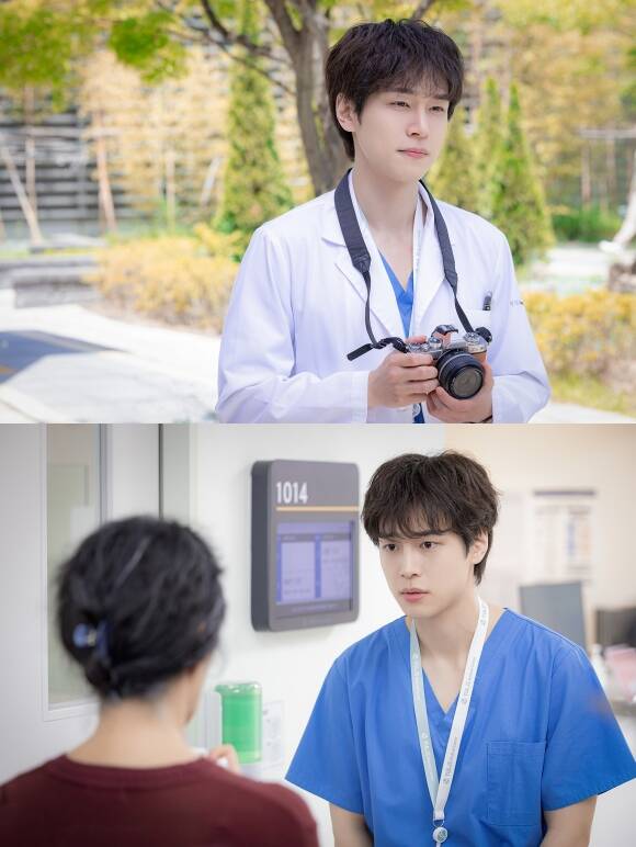 배우 강유석이 데뷔 후 걸어온 지난 시간을 돌이켰다. 또한 앞으로 걸어나갈 길들도 짚으며 매일 어제보다 나은 내가 되고 싶다는 바람을 전했다. /tvN