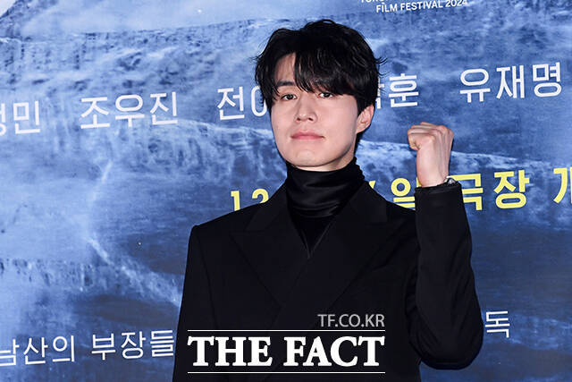 배우 이동욱이 팬들에게 찍을 사람이 없다는 너희들아 늘 얘기하지만 투표는 최악을 막는 것이라고 목소리를 높였다. /서예원 기자