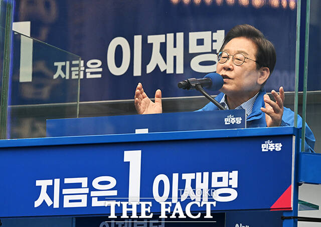 연설하는 이재명 후보.