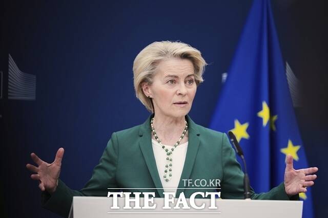 우르줄라 폰 데어 레이엔 유럽연합(EU) 집행위원장이 지난 4월 7일 브뤼셀의 EU 본부에서 기자회견을 하고 있다. /AP·뉴시스