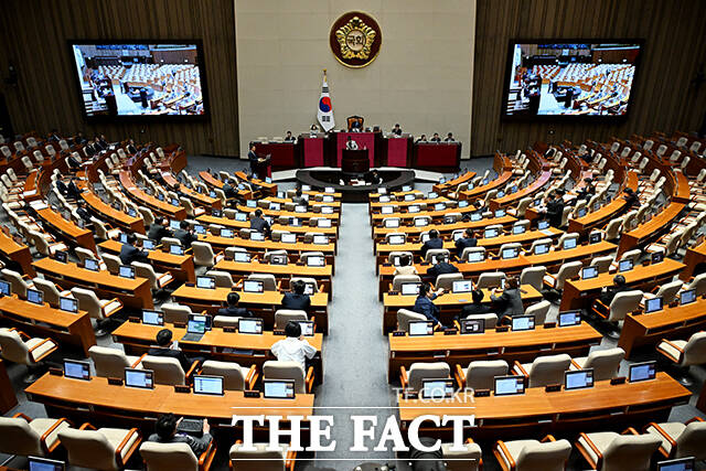 국회는 오는 5일 오후 2시 본회의를 연다. 이날 더불어민주당 주도로 국회 법자세법위원회를 통과한 공직선거법과 형사소송법 등이 처리될지 주목된다. /배정한 기자