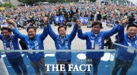  야탑역 광장서 승리 다짐하는 이재명 후보 [TF사진관]