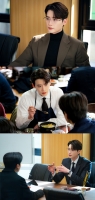 '3년 만의 복귀' 이종석, '서초동' 변호사로 출근