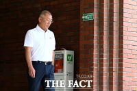  가벼운 옷 차림으로 투표장 찾은 정의선 현대차그룹 회장 [TF사진관]