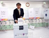  노태악 중앙선관위원장, 서래초 찾아 21대 대선 투표 [TF사진관]