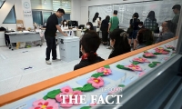  21대 대선 투표 '아침부터 길게 늘어선 투표 행렬' [TF사진관]