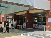  선거인명부 투표용지 수령인란에 타인 서명…경찰 조사 중