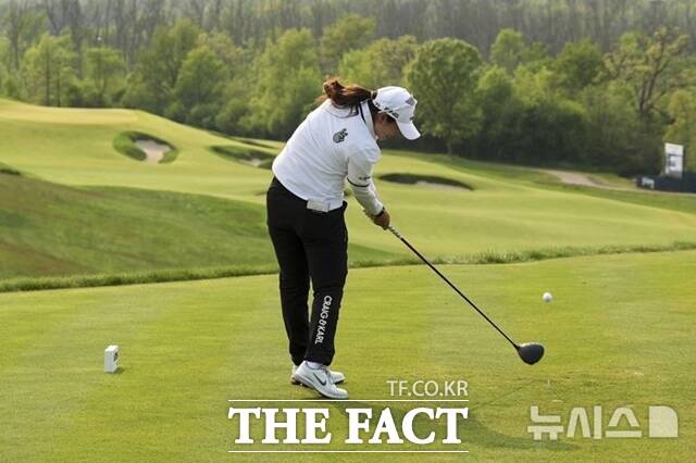 마지막 날 분전으로 공동 4위에 올라 한국선수 중 최고성적을 기록한 최혜진이 티샷을 하고 있는 모습./AP.뉴시스