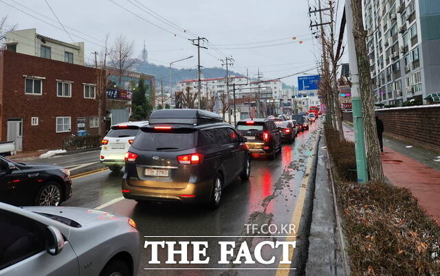 구 경찰서사거리에서 용해지구삼거리 구간 도로가 정체되고 있다. /목포시