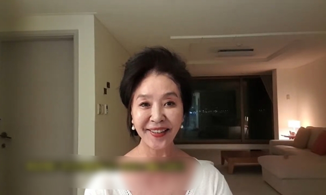 배우 김부선이 이재명 대통령 당선에 대해 화합하시고 다 안아달라고 말했다. /유튜브 영상 캡처