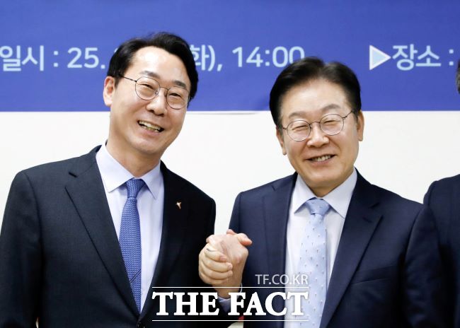 이재명 민주당 대표와 함께한 정명근 화성시장. /페이스북 캡처