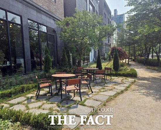 경기 의정부시가 민락동 776-9번지 일원 민락천변 녹지대에 조성한 정원형 쉼터를 갖춘 ‘쌈지공원’의 모습./의정부시