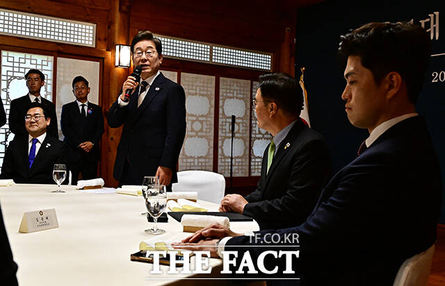 이재명 대통령이 4일 오후 서울 여의도 국회 사랑재에서 열린 제21대 대통령 취임 기념 오찬에 참석해 모두발언을 하고 있다. /국회=배정한 기자