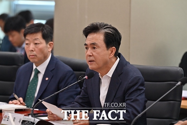 김태흠 충남도지사가 4일 도청 중회의실에서열린 제77차 실국원장회의에서 모두발언을 하고 있다. /충남도