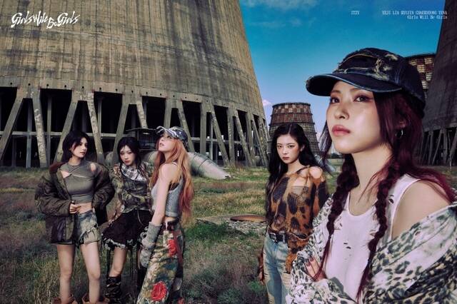 ITZY가 신곡 Girls Will Be Girls 뮤직비디오 티저와 포토를 공개했다. 위협에 저항하는 멤버들의 모습이 담겨 강렬한 인상을 준다. /JYP엔터