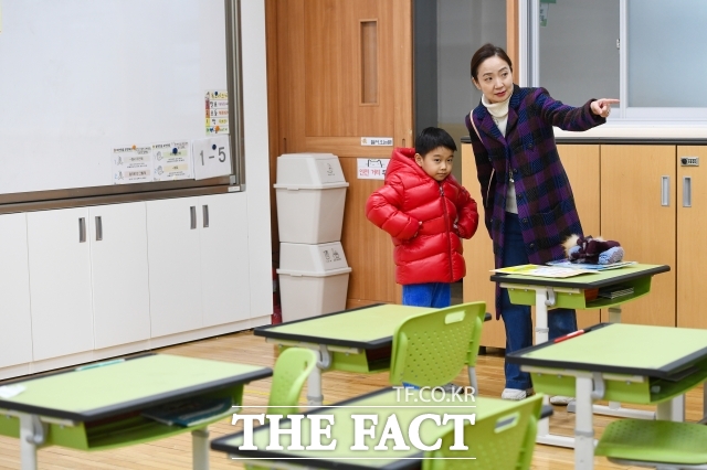 교육계는 4일 이재명 대통령 대선 공약이자 교육계가 제시한 공약인 교원 정치기본권 보장, 교사 행정업무 부담 경감 등을 이행할 것을 요청했다. 사진은 서울의 한 초등학교. /장윤석 기자