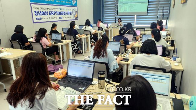 시흥여성새일지원본부 취업 교육 모습./시흥시
