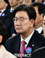  두 눈 감은 권성동 원내대표 [포토]