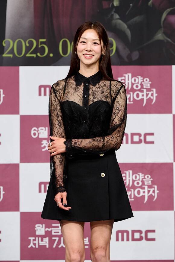 장신영이 2022년 JTBC 드라마 클리닝 업 이후 3년 만에 태양을 삼킨 여자로 시청자들과 만난다. /MBC