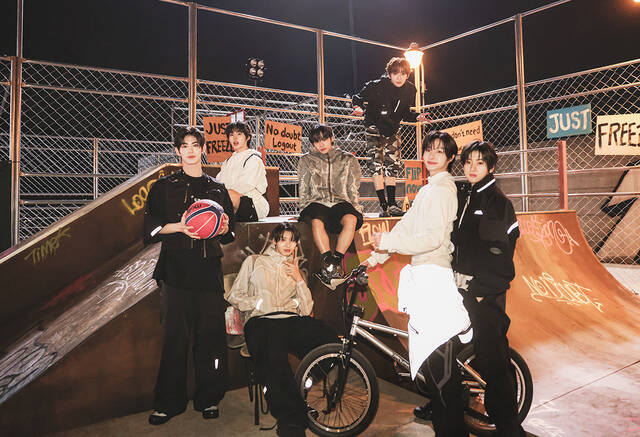 타이틀곡 FREEZE는 90년대 기타 리프에 하이퍼팝, 글리치합을 섞어 만든 팝 펑크 기반의 댄스곡이다. 도입부부터 후렴까지 이어지며 쌓아올리는 에너지와 We dont need no education/오늘 하루는 Vacation 등 위트 있는 가사는 킥플립의 강점을 제대로 보여준다. /JYP엔터