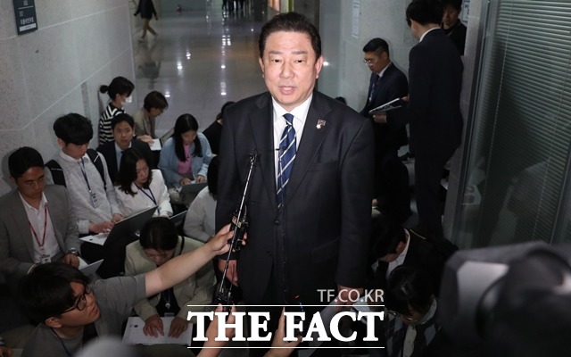 3선의 김병기 더불어민주당 의원이 최고의 당정관계를 만들어 국정과제가 원활히 수행될 수 있도록 최선을 다하겠다며 원내대표 출마를 공식 선언했다. /뉴시스