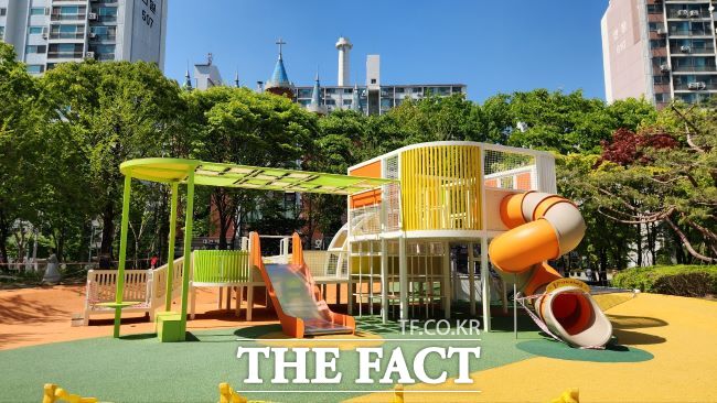 구리시 무장애 통합놀이터. /경기도