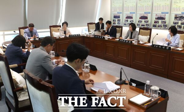 대전 동구의회가 5일 전체 의원 간담회 및 운영위원회를 열고 제286회 제1차 정례회 의사일정을 협의했다./대전 동구의회