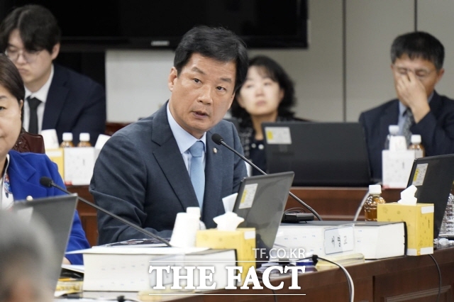 박균택 더불어민주당 의원이 5일 민주당이 추진하는 대법관 증원 내용이 담긴 법원조직법 개정안에 대해 대법관들 외에는 반대하는 사람을 거의 찾기 어렵다고 주장했다. /더팩트 DB