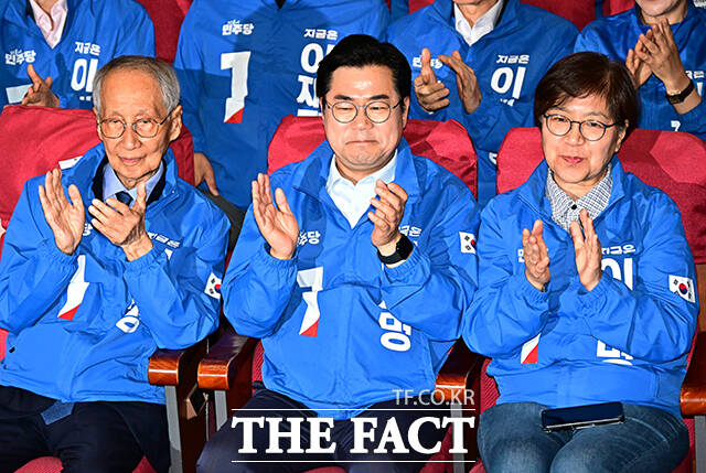 박찬대 더불어민주당 당대표 직무대행 겸 원내대표는 이재명 정부의 출범을 맞아 민주당은 국정운영을 공동으로 책임지는 집권여당이라며 경제 문제 해결과 국민통합에 최선을 다하겠다고 다짐했다. /배정한 기자