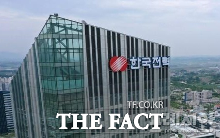 한국전력이 5일 행정안전부 주관 ‘2025년 재난관리 평가’에서 에너지분야 최우수 기관으로 선정돼 대통령 기관 표창을 수상했다. / 한전