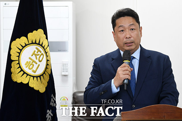 장철영 전 청와대 행정관이 5일 전임 정부에서 마음대로 물품을 버리거나 할 수 없다며 윤석열 정부 사람들이 반드시 책임져야 한다고 주장했다./남용희 기자
