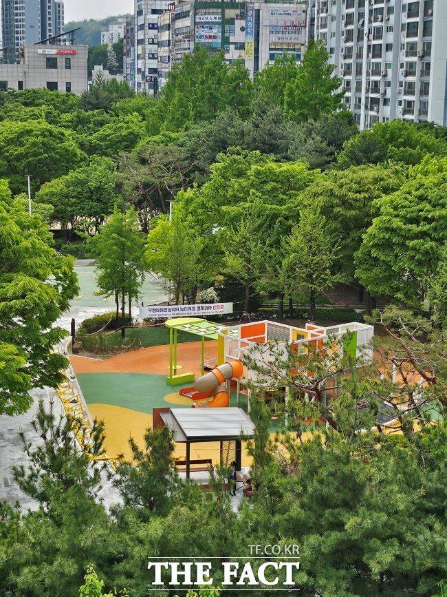 구리시 무장애 통합놀이터. /경기도