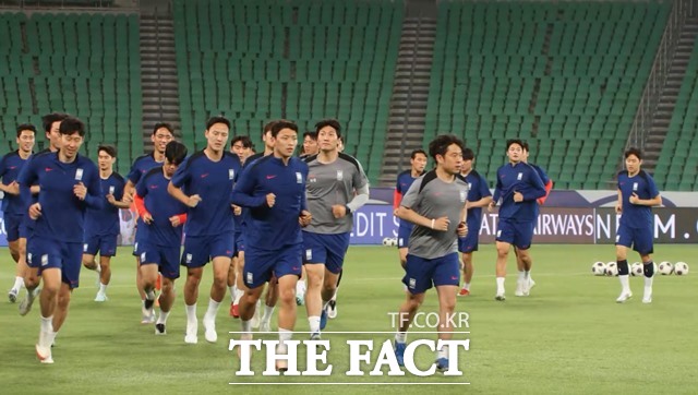 이라크 도착 2일차 훈련을 하고 있는 한국축구대표 선수들./바스라=KFA