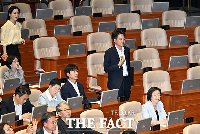 국회 본회의 참석하는 이준석 개혁신당 전 대선 후보.