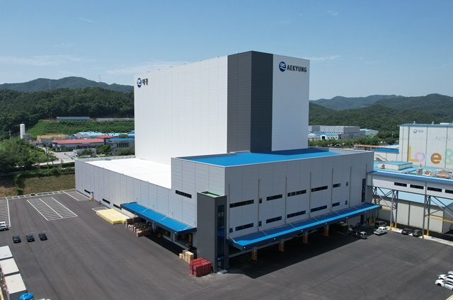 애경산업은 폐기물 재활용률 제고를 위해 지난 2023년 청양공장 내 중앙물류센터에 폐기물 보관장을 신규 구축했다./애경산업