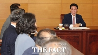  청문회 앞둔 김민석 국무총리 후보자, 총리실 간부들과 첫 회의 [TF사진관]