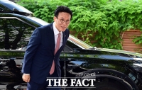  인사청문 준비단 사무실로 출근하는 김민석 국무총리 후보자 [포토]