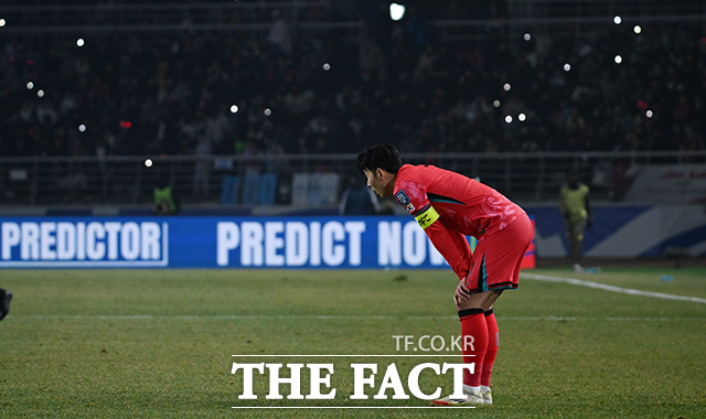 이라크전 선발에서 제외된 캡틴 손흥민. 사진은 대한민국과 오만의 2026 FIFA 북중미 월드컵 3차 예선전이 20일 오후 경기 고양시 고양종합운동장에서 열린 가운데 손흥민이 아쉬워하는 장면./고양=박헌우 기자