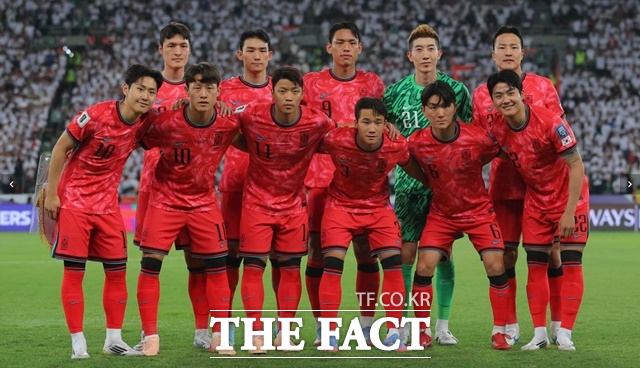 경기에 앞서 기념사진을 찍고 있는 이라크전 스타팅11./AFC